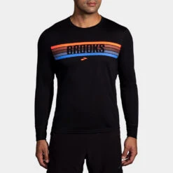 Brooks Distance Graphic Long Sleeve Men's 27 Brooks Distance Graphic Long Sleeve Men's -Wilson Tennis Club Shop 056816 002 1