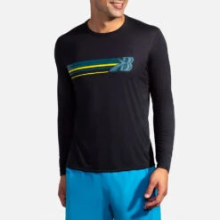 Brooks Distance Graphic Long Sleeve Men's 29 Brooks Distance Graphic Long Sleeve Men's -Wilson Tennis Club Shop 056816 032 1