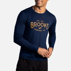 Brooks Distance Graphic Long Sleeve Men's 38 Brooks Distance Graphic Long Sleeve Men's -Wilson Tennis Club Shop 056816 481 1