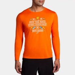 Brooks Distance Graphic Long Sleeve Men's 24 Brooks Distance Graphic Long Sleeve Men's -Wilson Tennis Club Shop 056816 833 1