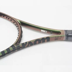 Wilson Blade 98 (18x20) V8 -Wilson Tennis Club Shop 102846 3