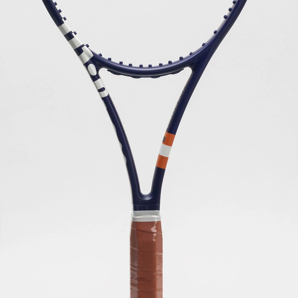 Wilson Blade 98 16x19 V8 Roland Garros 2023 4 Wilson Blade 98 16x19 V8 Roland Garros 2023 - Image 2
