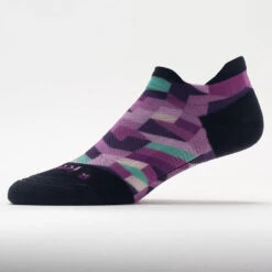 Feetures Elite Light Cushion No Show Tab Geo Print Socks -Wilson Tennis Club Shop 651297 567 1