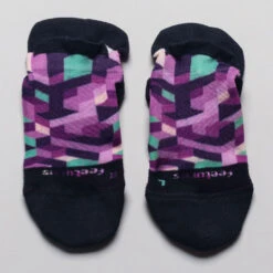 Feetures Elite Light Cushion No Show Tab Geo Print Socks -Wilson Tennis Club Shop 651297 567 2