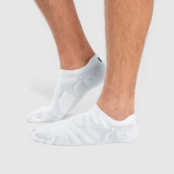 On Running On Performance Low Sock Men's 16 On Running On Performance Low Sock Men's -Wilson Tennis Club Shop 651304 817 1